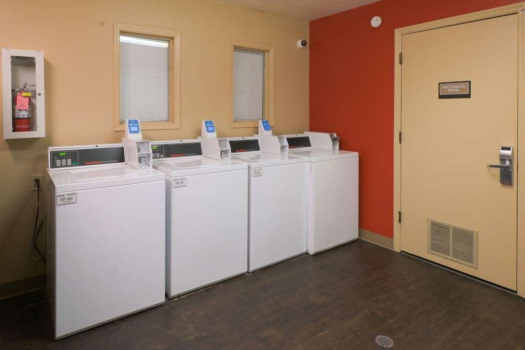 Suburban Studios Louisville East 設備 写真