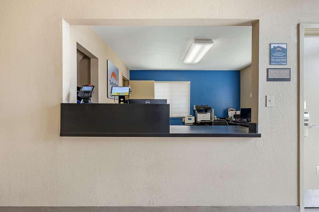 Suburban Studios Louisville East インテリア 写真