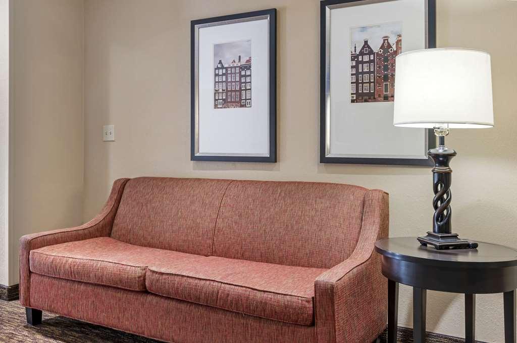 Suburban Studios Louisville East インテリア 写真