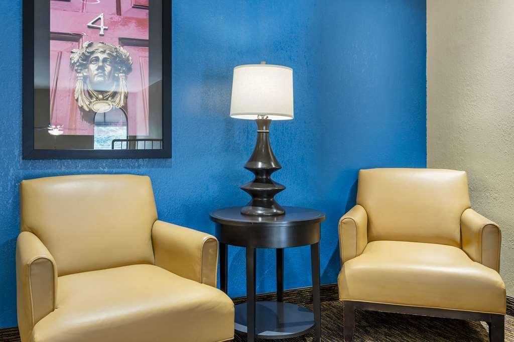 Suburban Studios Louisville East インテリア 写真